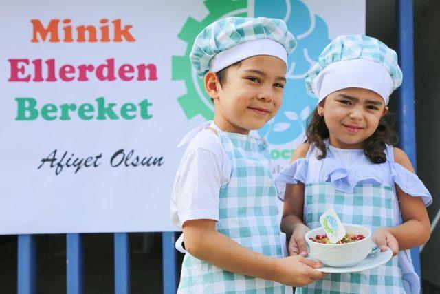 Minikler ellerden anaokulunda aşure ikramı