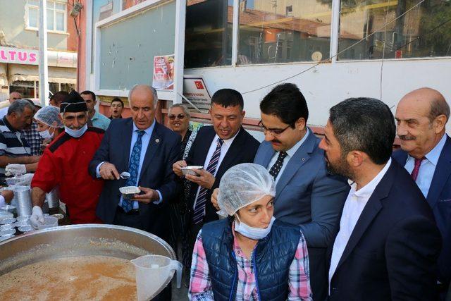 Hekimhan Belediyesi,3 bin kişiye aşure dağıttı