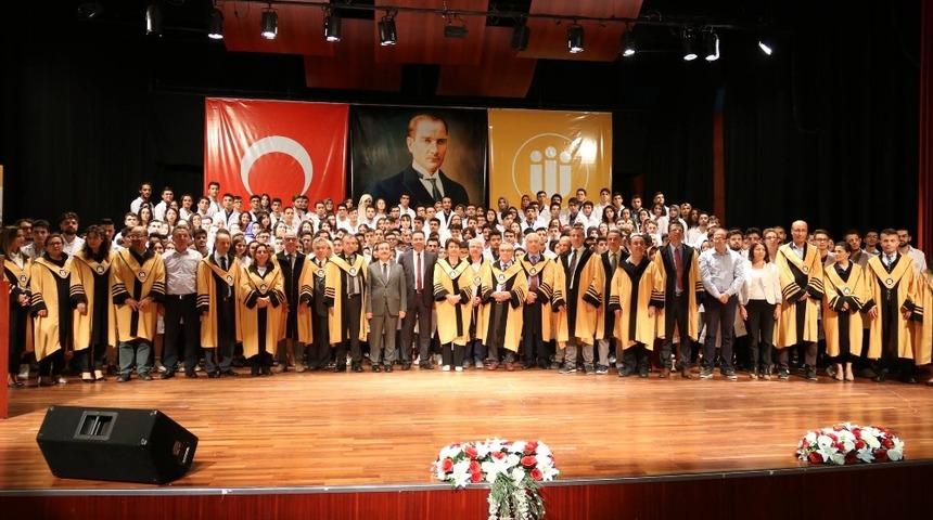 Tıp Fak&uuml;ltesinde beyaz &ouml;nl&uuml;k heyecanı başladı