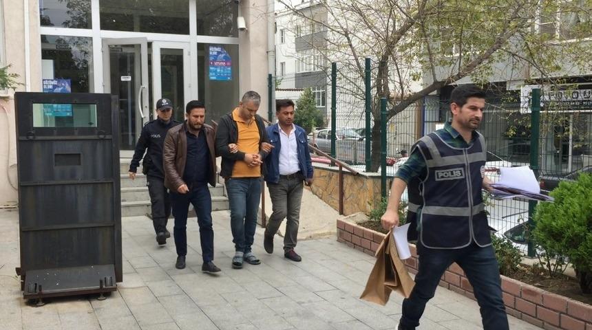 Annesini bı&ccedil;aklayarak &ouml;ld&uuml;rd&uuml;