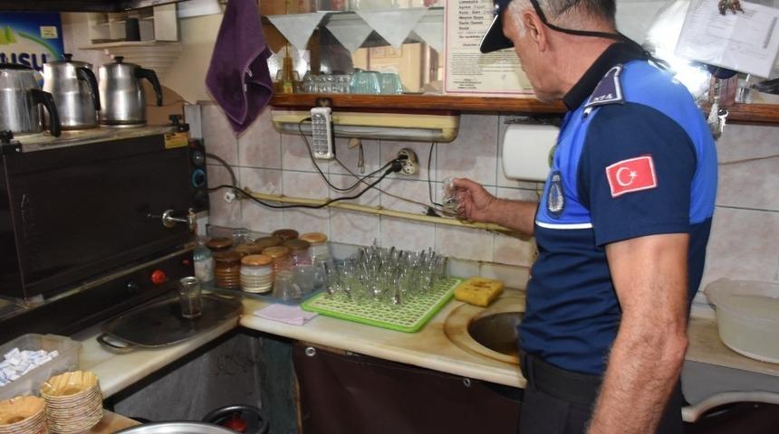 D&uuml;zce&rsquo;de ruhsatsız işlerine işlem yapıldı