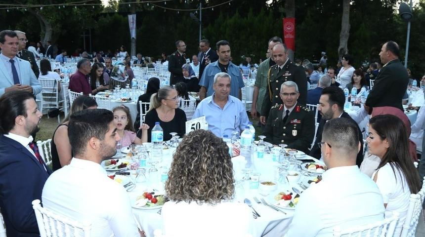 İzmir Valiliği, kahraman gazileri ve şehit yakınlarını buluşturdu