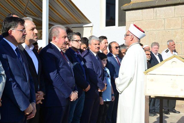 Nasuhi Güngör’ün babası son yolculuğuna uğurlandı