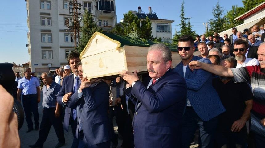 Nasuhi G&uuml;ng&ouml;r&rsquo;&uuml;n babası son yolculuğuna uğurlandı