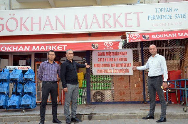 Veresiye defterini satın alarak mahallelinin borçlarını kapadı