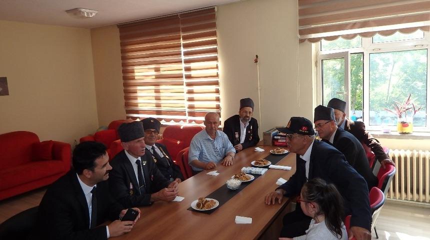 Gaziler ile &ouml;ğrenciler bir araya geldi