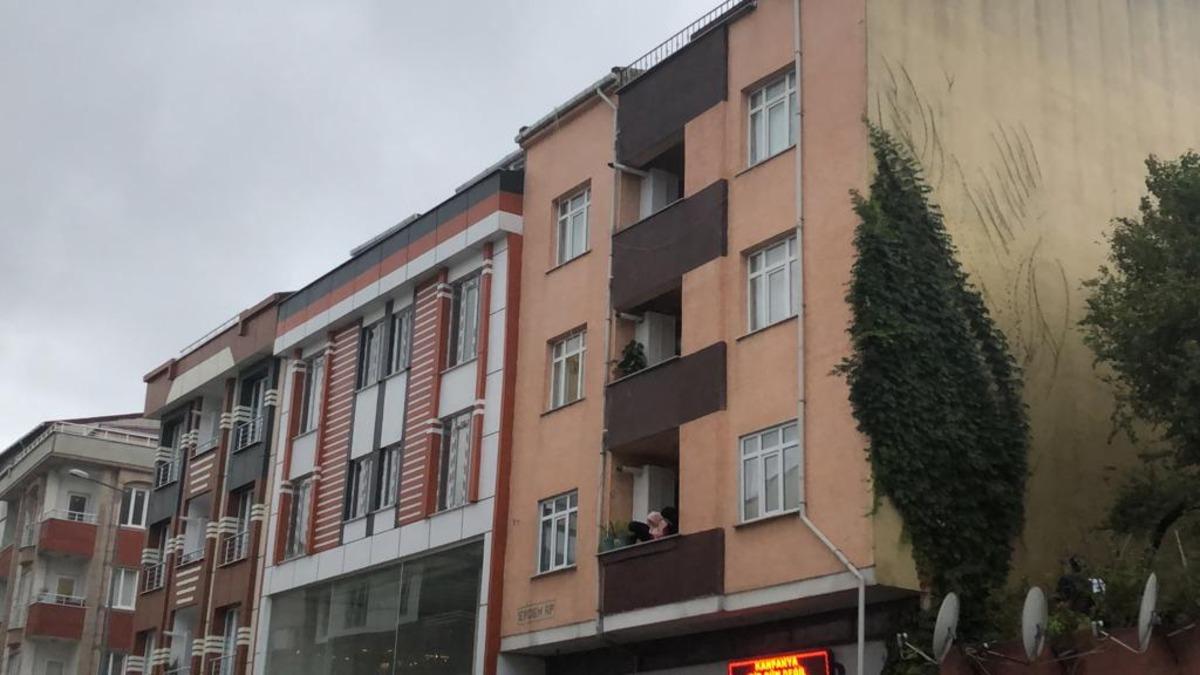 Arnavutk&ouml;y'de aile katliamı!  Annesini, &uuml;vey babasını ve iki kardeşini &ouml;ld&uuml;rd&uuml;