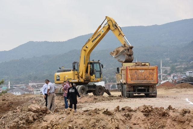 Okul temeli kazısında, Roma dönemine ait mezar taşı bulundu