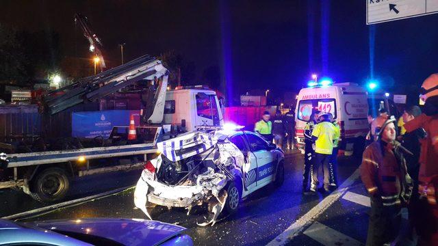 Otomobil, kazaya müdahale eden polis aracına çarptı: 1 yaralı