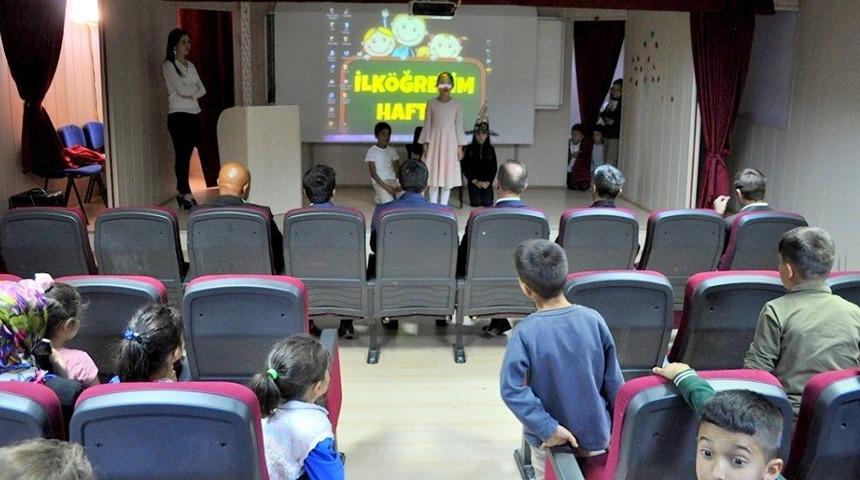 Demir&ouml;z&uuml;&rsquo;nde İlk&ouml;ğretim Haftası kutlandı