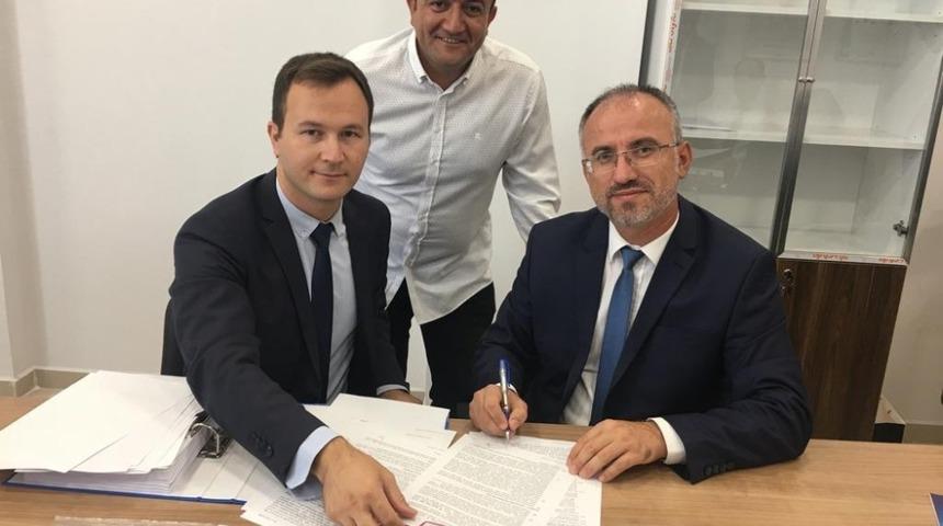 M&uuml;d&uuml;r Cura, YENEP imza t&ouml;renine katıldı