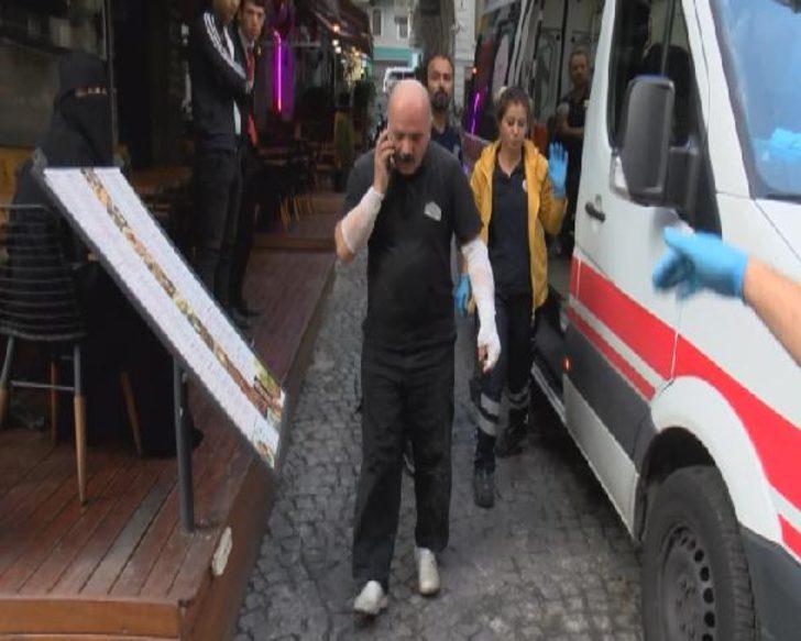 Son dakika: Eminönü'nde otel yangını! Tramvay seferleri durdu G3