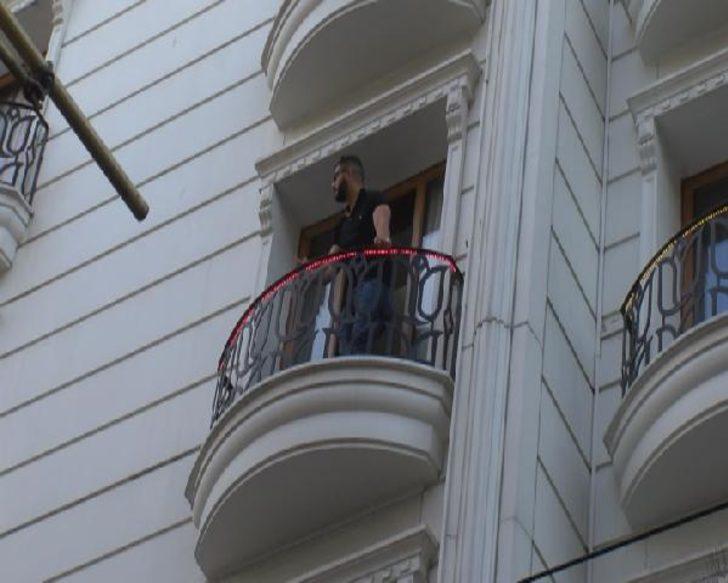 Son dakika: Eminönü'nde otel yangını! Tramvay seferleri durdu G4