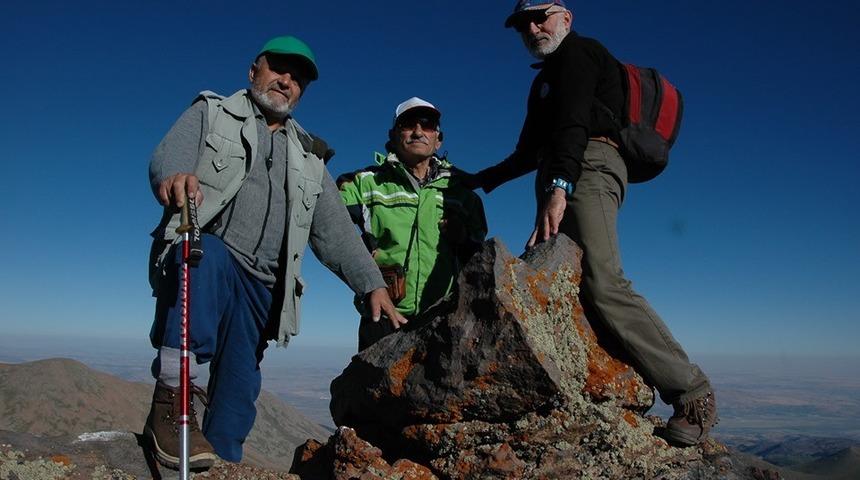 Kayserili 73 yaşındaki gazeteci Bekir Demirağ, Erciyes&rsquo;e 87. Zirve tırmanışını yaptı