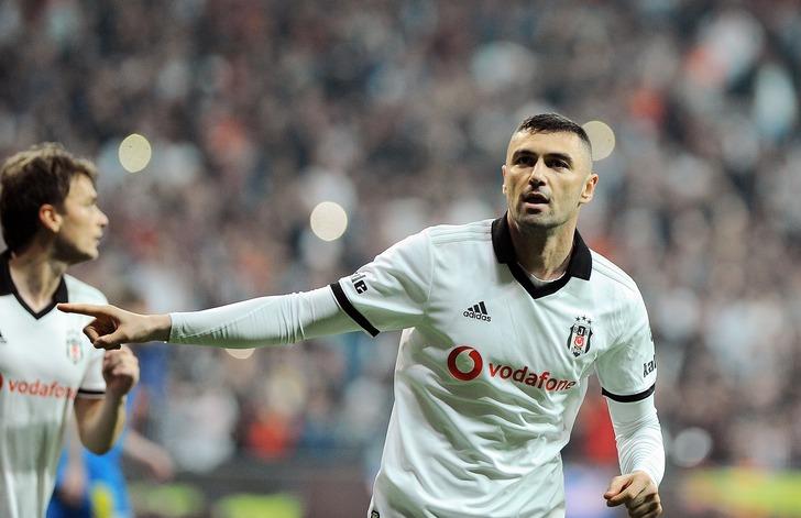 Beşiktaş,  Burak Yılmaz'ın sözleşmesini uzattı G4