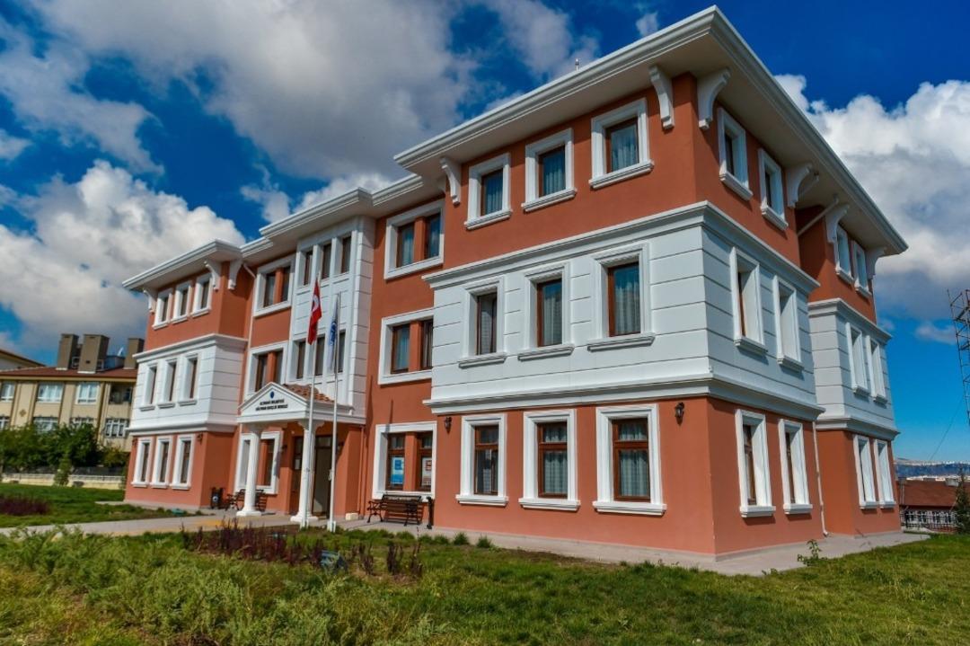 Haydi gen&ccedil;ler, Gen&ccedil;lik Merkezi&rsquo;ne