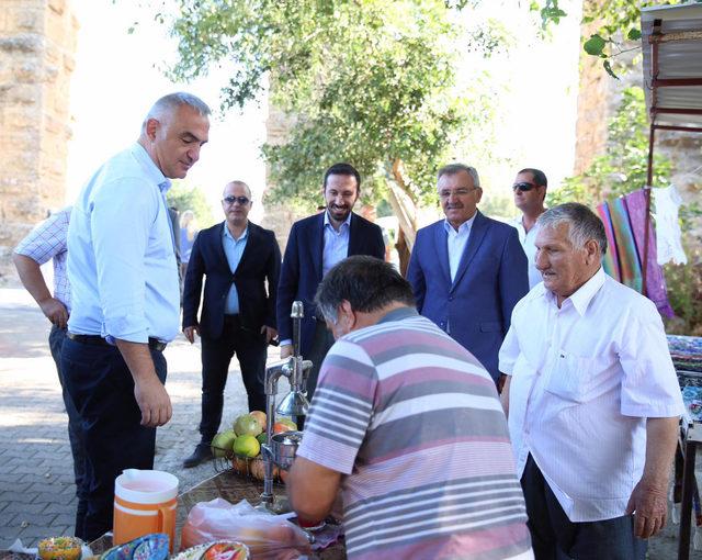 Bakan Ersoy, tarihi su kemerlerini inceledi