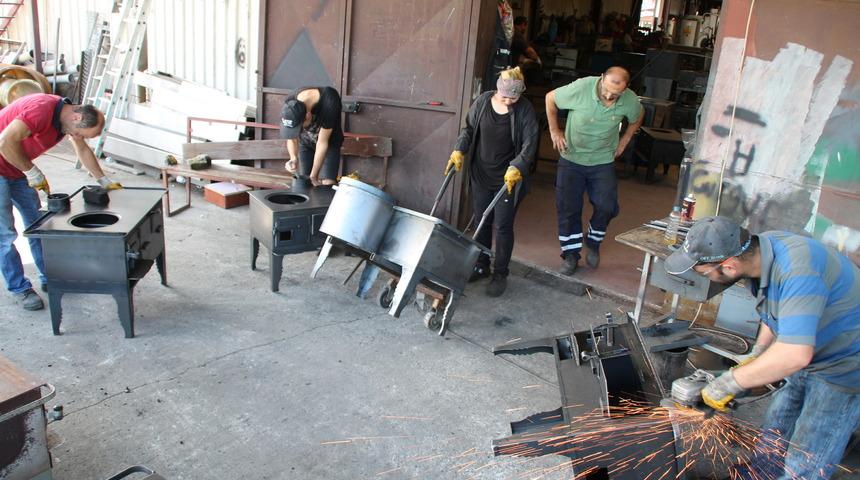 Kaynak ustası Sema, erkeklere taş &ccedil;ıkarıyor