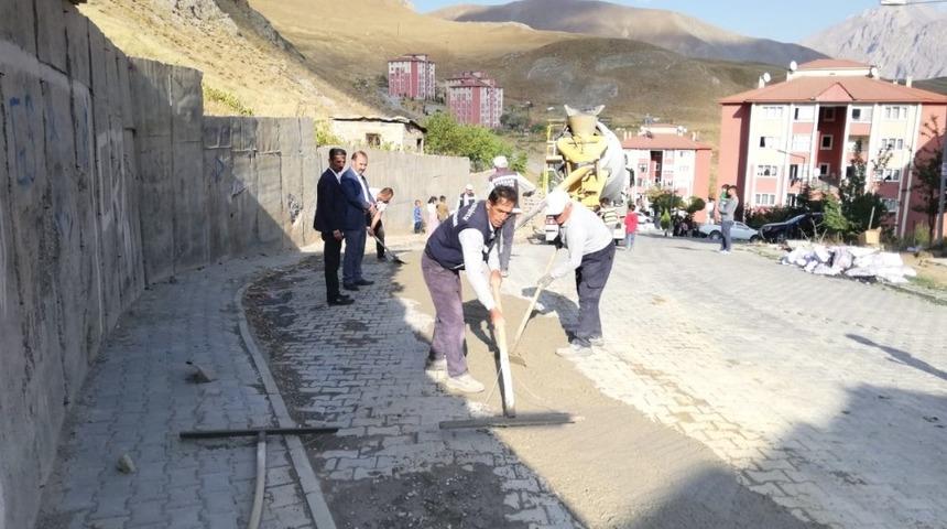 Hakkari Belediyesinden yol onarım &ccedil;alışması
