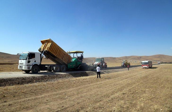 Van Büyükşehir Belediyesinden yol asfaltlama çalışması G4
