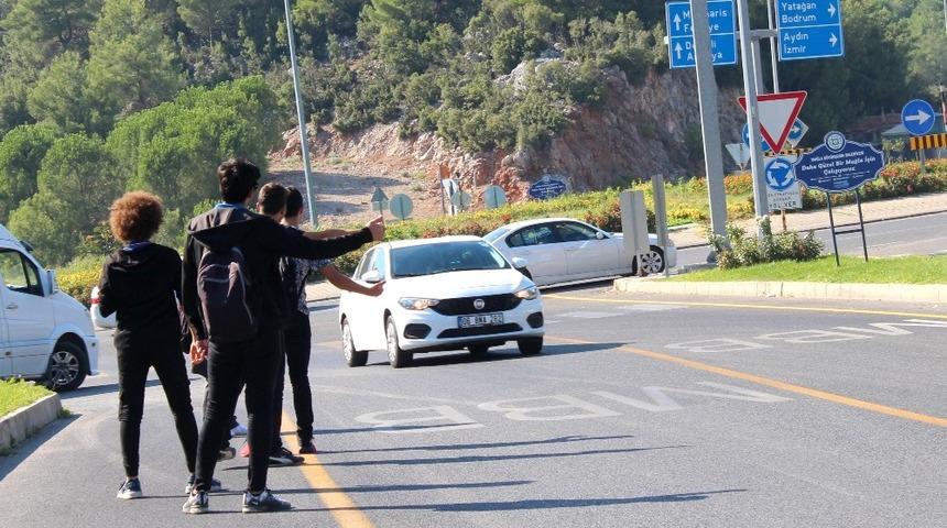 Liseli &ouml;ğrencilerin &uuml;cretsiz ulaşım talebi