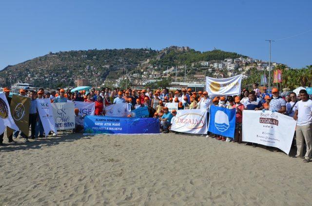 Büyükşehir plajları temizledi