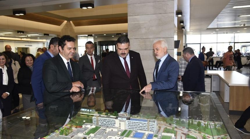 Rekt&ouml;r &Ccedil;omaklı&rsquo;dan Eskişehir Şehir Hastanesine ziyaret