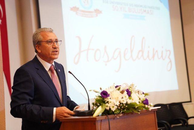 Ege Diş Hekimliği Fakültesi yarım asırlık tarihini kutladı