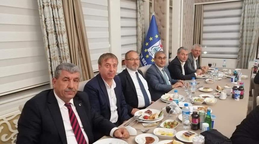 Belediye Kütahyaspor ve TKİ Tavşanlı Linyitspor camiaları yemekte buluştu