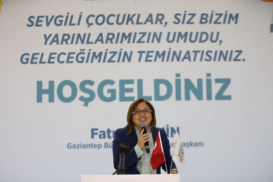 B&uuml;y&uuml;kşehir&rsquo;den 5 bin &ouml;ğrenciye okul malzemesi yardımı