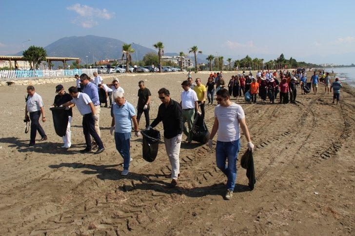 Finike sahilinden 350 kilo çöp toplandı G5
