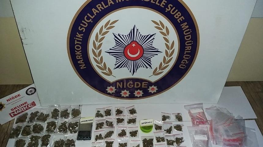 Otomobilde Uyuşturucu ticaretine polisten baskın