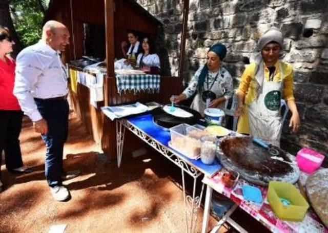 Kadefikale’de stant açan kadınlar kooperatifleşti