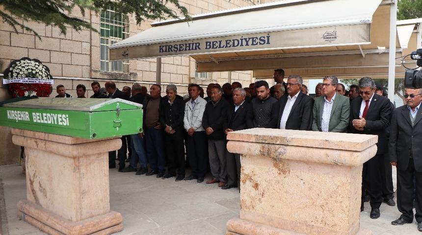 Neşet Ertaş&rsquo;ın kardeşi Ayşe Garip son yolculuğuna uğurlandı