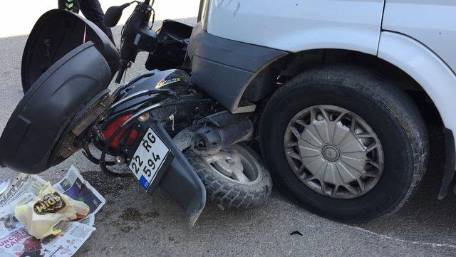 Panelvan ile motosiklet &ccedil;arpıştı: 1 yaralı 3