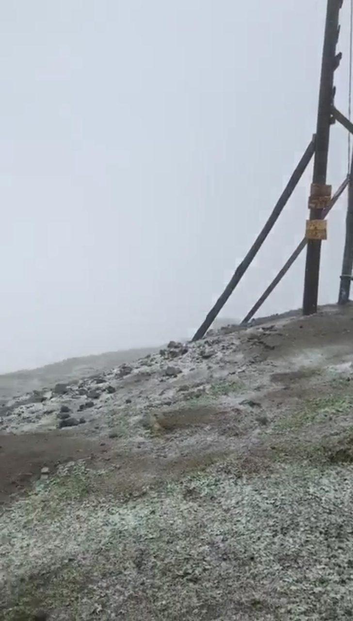 Mevsimin ilk karı yağdı! Her yer beyaza büründü G2