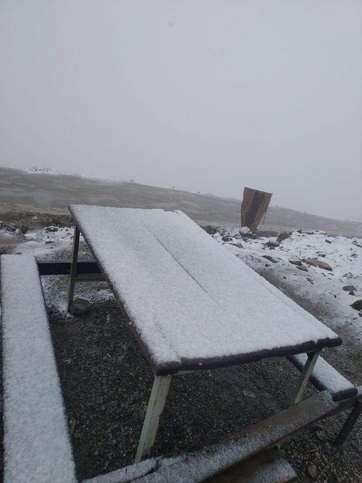 Mevsimin ilk karı yağdı! Her yer beyaza büründü G3