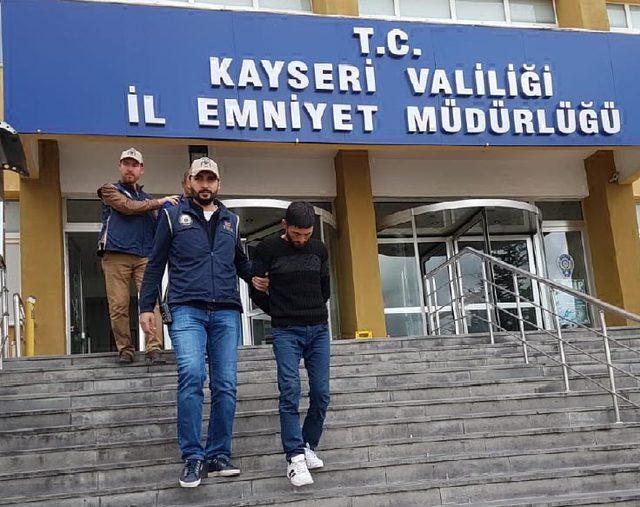 Kayseri'de DEAŞ operasyonunda gözaltına alınan 4 kişi adliyede