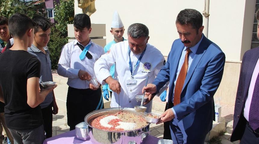 İhsaniye Mesleki ve Teknik Anadolu Lisesi&rsquo;nden aşure etkinliği