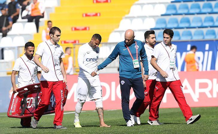 Quaresma depremi! Adeta yıkıldı G2