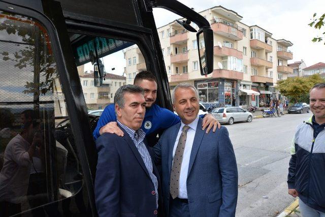 Başkan Babaoğlu, Hendeksporlu futbolcuları uğurladı