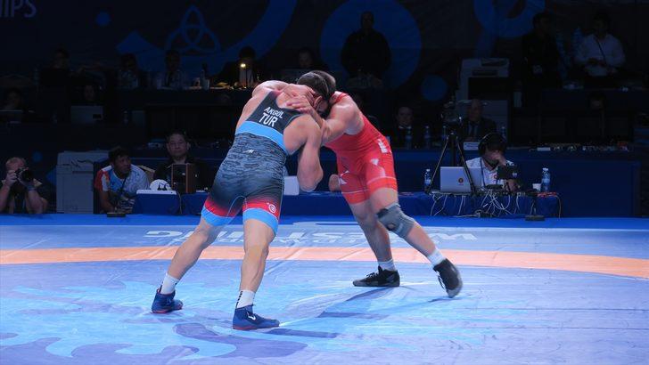 Dünya Güreş Şampiyonası'nda Taha Akgül gümüş madalya kazandı
