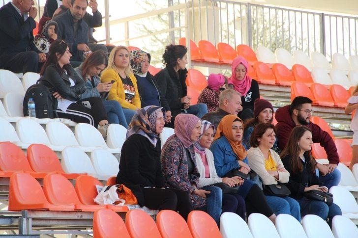 Bileciksporlu futbolcular Neslican Tay’ı unutmadı G5