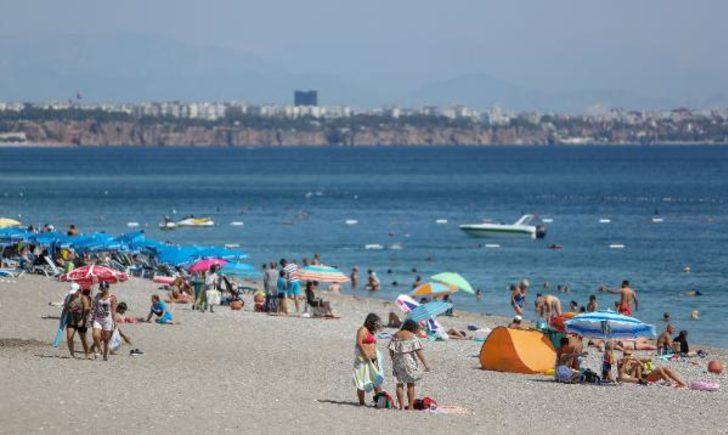 Turistlerin sonbaharda deniz keyfi G1