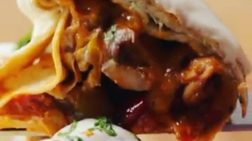 Lavaştan Tavuklu Dev Kek