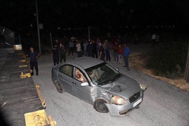 Tarsus’ta tren ile otomobil çarpıştı: 4 yaralı