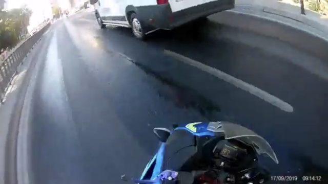 (Özel) İstanbul’da motosikletli gencin metrelerce sürüklendiği kaza kamerada