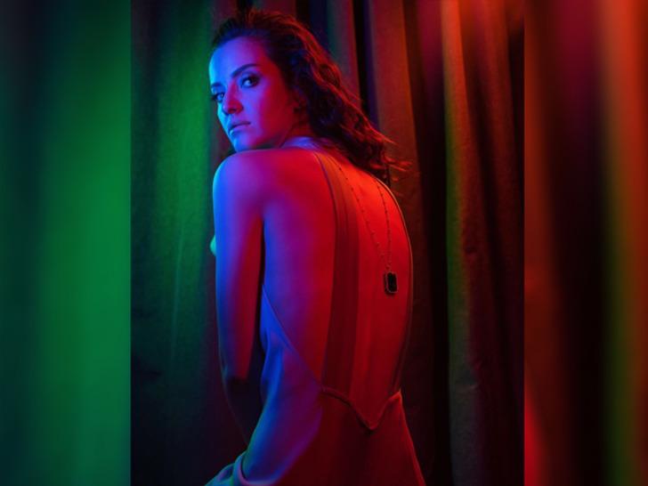 Sen Anlat Karadeniz yıldızı İrem Helvacıoğlu dekolteli pozuyla olay oldu G2