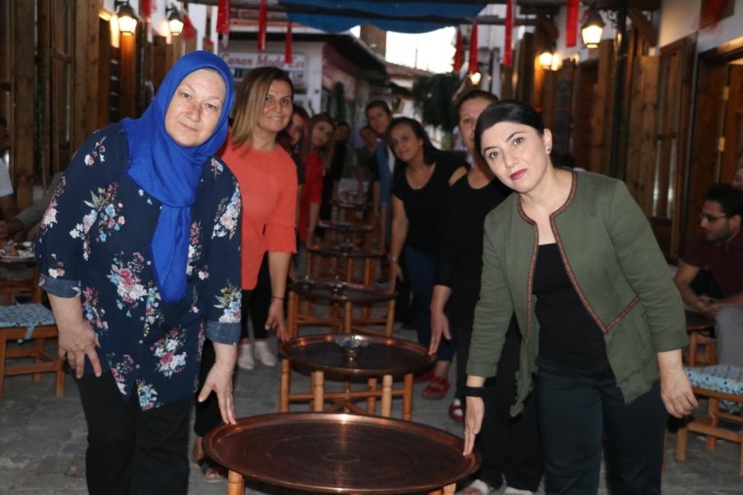 Her g&uuml;n bu yemini ederek işe başlıyorlar