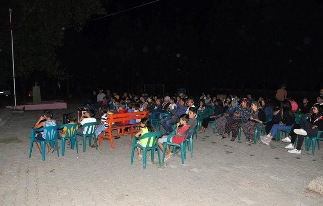 Köyde yazlık sinema keyfi